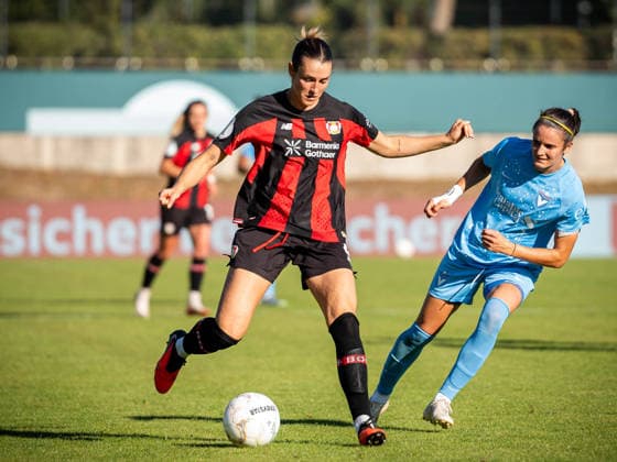 DFB Cup: FC Viktoria Berlin vs. Bayer 04 Leverkusen Berlin, September 27, 2026 DFB Women s Cup: Selina OSTERMEIER (Bayer 04 Leverkusen, 2) and Laura CASANOVAS (Viktoria Berlin, 53) during the match between FC Viktoria Berlin and Bayer 04 Leverkusen at Lichterfelde Stadium on September 27, 2026 in Berlin, Germany Copyright: xBEAUTIFULxSPORTS Kuehnx