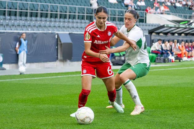 Tackle between Kassandra Potsi (FC Bayern Munich, 06) and Maresa Arici (Borussia Mönchengladbach, 26) – Borussia Mönchengladbach vs. FC Bayern Munich, Soccer, DFB Women’s Cup, First Round, 2026–2027 Season, September 27, 2026 DFL DFB regulations prohibit any use of photographs as image sequences and or quasi-video Borussia Mönchengladbach vs. FC Bayern Munich, soccer, DFB Women’s Cup, First Round, 2026–2027 season, September 27, 2026, Mönchengladbach Copyright: xEibner-Pressefoto ThomasxHaeslerx EP_THR