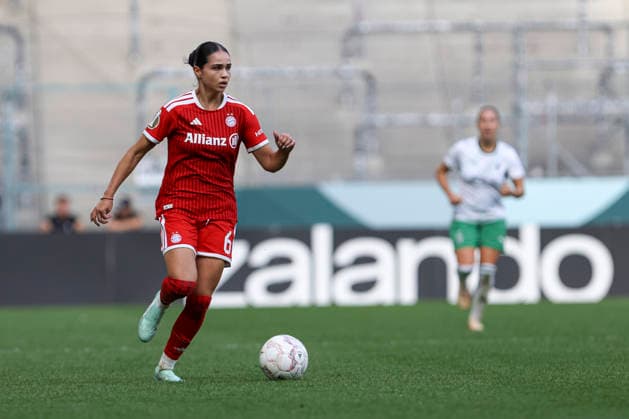 Kassandra Potsi of FC Bayern Munich in action, on the ball, making a solo run during the DFB Women s Cup match between Borussia Mönchengladbach and FC Bayern Munich at ista Borussia Park on September 27, 2026, in Mönchengladbach, Germany. Photo by Oliver Kaelke, DeFodi Images. Kassandra Potsi of FC Bayern Munich controls the ball during the DFB Women’s Cup match between Borussia Mönchengladbach and FC Bayern Munich at ista Borussia Park on September 27, 2026 in Mönchengladbach, Germany Photo by Oliver Kaelke, DeFodi Images DFB and DFL regulations prohibit any use of photographs as image sequences and or quasi-video Photo by Oliver Kaelke, DeFodi Images