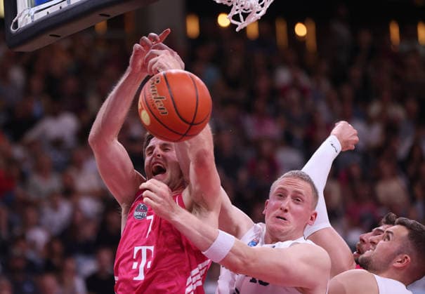 Grayson Murphy Bonn and Collin Welp MBC, Bonn, Germany, September 27, 2026, Basketball Bundesliga, Matchday 3, Telekom Baskets Bonn vs. Syntainics MBC