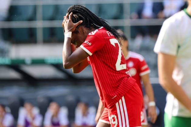 Mönchengladbach, Germany, September 27, 2026, DFB Women s Cup: Borussia Mönchengladbach Women vs. FC Bayern Women. Pictured: Edna Image. FCB player throws her hands up in frustration. Copyright: HMBxMedia MadeleinexFantini