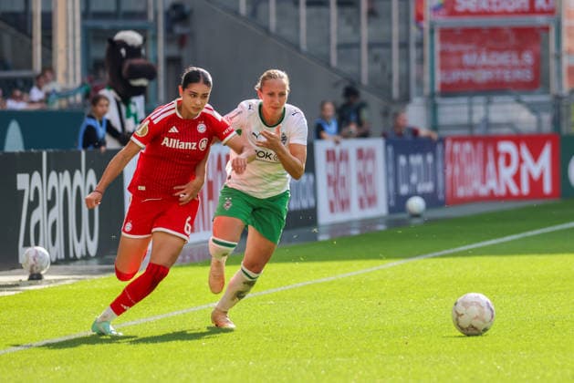 Mönchengladbach, Germany, September 27, 2026, DFB Women s Cup: Borussia Mönchengladbach Women vs. FC Bayern Women. Pictured, from left, in a tackle: Kassandra Potsi (FCB) and Yvonne Zielinski (Mönchengladbach). Copyright: HMBxMedia MadeleinexFantini