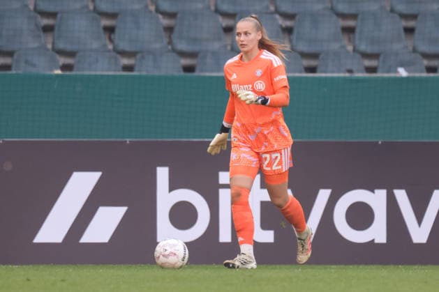 Mönchengladbach, Germany, September 27, 2026, DFB Women s Cup: Borussia Mönchengladbach Women vs. FC Bayern Women. Pictured: Goaltender Regina van Eijk (FCB) Copyright: HMBxMedia MadeleinexFantini