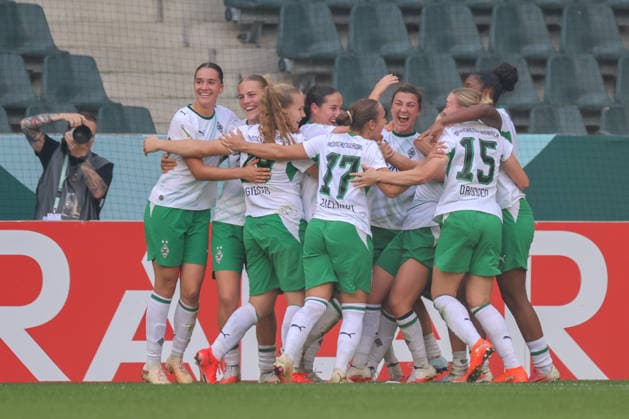 Mönchengladbach, Germany, September 27, 2026, DFB Women s Cup: Borussia Mönchengladbach Women vs. FC Bayern Women. Pictured, from left, is the second goal scorer, Luca Graf of Mönchengladbach, obscured, scores the 1–0 goal for Mönchengladbach and celebrates with her teammates Copyright: HMBxMedia MadeleinexFantini