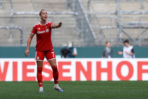 Giulia Gwinn of FC Bayern Munich gestures during the DFB Women s Cup match between Borussia Mönchengladbach and FC Bayern Munich at ista Borussia Park on September 27, 2026, in Mönchengladbach, Germany Photo by Oliver Kaelke, DeFodi Images Giulia Gwinn of FC Bayern Munich gestures during the DFB Women’s Cup match between Borussia Mönchengladbach and FC Bayern Munich at ista Borussia Park on September 27, 2026 in Mönchengladbach, Germany. Photo by Oliver Kaelke, DeFodi Images. DFB and DFL regulations prohibit any use of photographs as image sequences and or quasi-video. Photo by Oliver Kaelke, DeFodi Images.