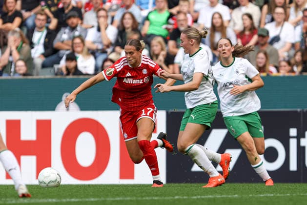 Klara Buehl of FC Bayern Munich and Luca Graf of Borussia Mönchengladbach battle for the ball during the DFB Women s Cup match between Borussia Mönchengladbach and FC Bayern Munich at Borussia Park on September 27, 2026, in Mönchengladbach, Germany. Photo by Oliver Kaelke, DeFodi Images. Klara Buehl of FC Bayern Munich and Luca Graf of Borussia Mönchengladbach battle for the ball during the DFB Women’s Cup match between Borussia Mönchengladbach and FC Bayern Munich at ista Borussia Park on September 27, 2026 in Mönchengladbach, Germany Photo by Oliver Kaelke, DeFodi Images DFB and DFL regulations prohibit any use of photographs as image sequences and or quasi-video. Photo by Oliver Kaelke, DeFodi Images