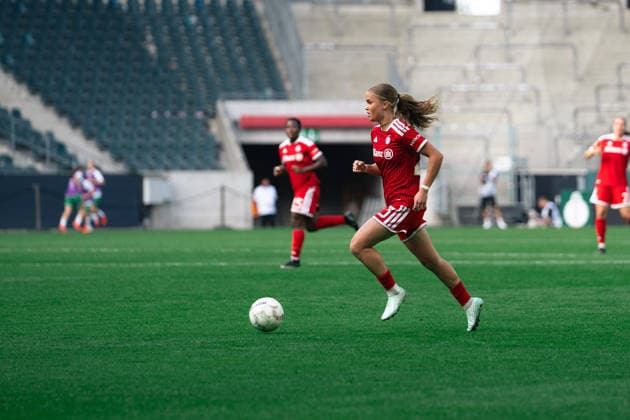 Sophie Proost of FC Bayern München during the DFB Pokal game between Borussia Mönchengladbach and FC Bayern München at ista-Borussia-Park in Mönchengladbach, Germany Copyright: xLeoniexKiehlx xSPPx Sportspressphoto_SPR241113