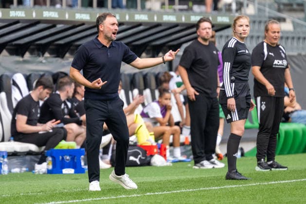 Jose Barcala Garcia, coach of FC Bayern Munich, is not satisfied with his team s performance in the match between Borussia Mönchengladbach and FC Bayern Munich, soccer, DFB Women s Cup, First Round, 2026–2027 season, September 27, 2026 DFL and DFB regulations prohibit any use of photographs as image sequences and or quasi-video Borussia Mönchengladbach vs. FC Bayern Munich, Soccer, DFB Women’s Cup, First Round, 2026–2027 Season, September 27, 2026, Mönchengladbach Copyright: xEibner-Pressefoto ThomasxHaeslerx EP_THR