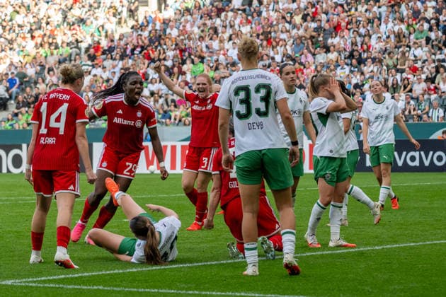 The Munich players celebrate the goal that tied the game at 1–1: Borussia Mönchengladbach vs. FC Bayern Munich, Soccer, DFB Women s Cup, First Round, 2026–2027 Season, September 27, 2026 DFL DFB regulations prohibit any use of photographs as image sequences and or quasi-video Borussia Mönchengladbach vs. FC Bayern Munich, soccer, DFB Women’s Cup, First Round, 2026–2027 season, September 27, 2026, Mönchengladbach Copyright: xEibner-Pressefoto ThomasxHaeslerx EP_THR