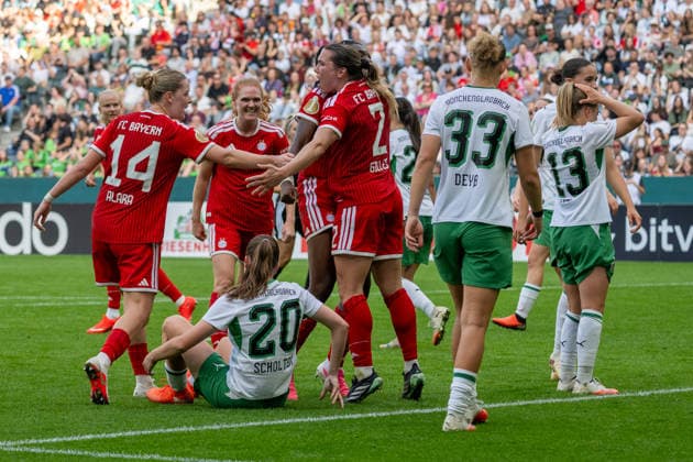 The Munich players celebrate the goal that tied the game at 1–1: Borussia Mönchengladbach vs. FC Bayern Munich, Soccer, DFB Women s Cup, First Round, 2026–2027 Season, September 27, 2026 DFL DFB regulations prohibit any use of photographs as image sequences and or quasi-video Borussia Mönchengladbach vs. FC Bayern Munich, soccer, DFB Women’s Cup, First Round, 2026–2027 season, September 27, 2026, Mönchengladbach Copyright: xEibner-Pressefoto ThomasxHaeslerx EP_THR