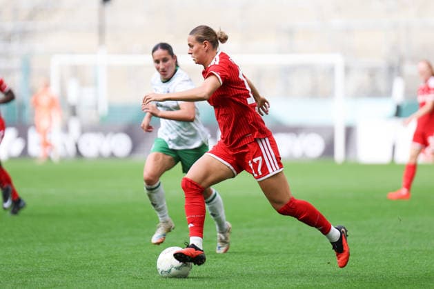 DFB Women s Cup: Borussia Mönchengladbach vs. FC Bayern Munich, September 27, 2026; Klara Bühl, FC Bayern Munich, 17 on the ball DFB Women’s Cup Borussia Mönchengladbach vs. FC Bayern Munich Mönchengladbach, ista Borussia Park September 27, 2026 DFB REGULATIONS PROHIBIT ANY USE OF PHOTOGRAPHS AS IMAGE SEQUENCES AND OR QUASI-VIDEO Copyright: xBEAUTIFULxSPORTS Freisenx