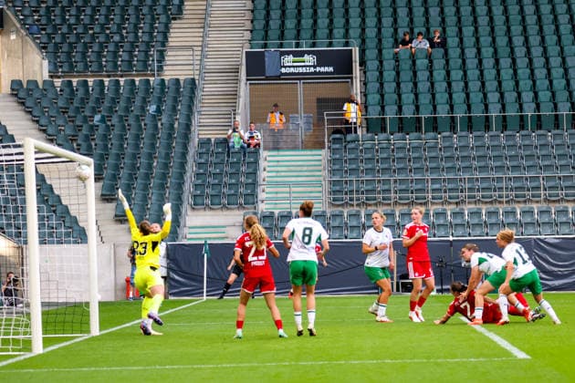 Mönchengladbach, Germany, September 27, 2026, DFB Women s Cup: Borussia Mönchengladbach Women vs. FC Bayern Women. Pictured: Goal scorer Vanessa Gilles (FCB) lies on the field after scoring the equalizer to make it 1-1 for FC Bayern. Copyright: HMBxMedia MadeleinexFantini