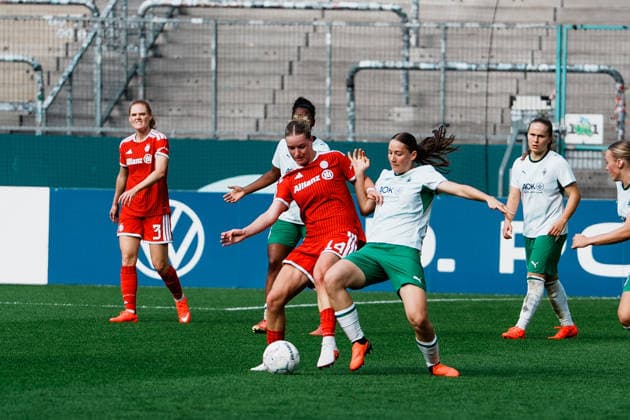 Germany, Soccer: 2026–2027 DFB Women s Cup, First Round: Borussia Mönchengladbach vs. FC Bayern Munich at Borussia Park; Alara Åžehitler (Alara Sehitler), Bayern Munich; 14: dribbling, possession, on the ball, build-up play, awareness Copyright: xThiemoxRudolphx
