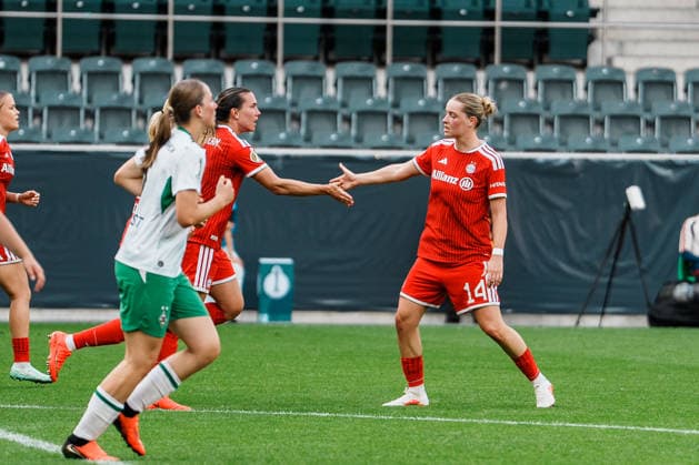 Germany, Soccer: 2026–2027 DFB Women s Cup, First Round: Borussia Mönchengladbach vs. FC Bayern Munich, ista, Borussia Park: 1–1, equalizer by Vanessa Gilles (Bayern Munich), 2nd goal off a corner kick, cheering, goal, joy, celebration, fun, emotions, handshake with Alara Åžehitler (Alara Sehitler, Bayern Munich), 14 Copyright: xThiemoxRudolphx