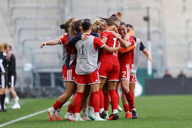 Vanessa Gilles of FC Bayern Munich celebrates a goal with her teammates after scoring the 1-2 goal during the DFB Women s Cup match between Borussia Mönchengladbach and FC Bayern Munich at Borussia Park on September 27, 2026, in Mönchengladbach, Germany. Photo by Oliver Kaelke, DeFodi Images. Vanessa Gilles of FC Bayern Munich celebrates after scoring her team’s second goal with teammates during the DFB Women’s Cup match between Borussia Mönchengladbach and FC Bayern Munich at ista Borussia Park on September 27, 2026 in Mönchengladbach, Germany. Photo by Oliver Kaelke, DeFodi Images. DFB and DFL regulations prohibit any use of photographs as image sequences and or quasi-video. Photo by Oliver Kaelke, DeFodi Images.