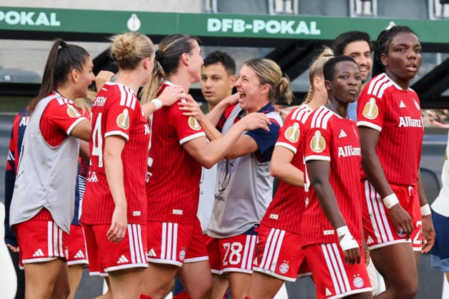Mönchengladbach, Germany, September 27, 2026, DFB Women s Cup: Borussia Mönchengladbach Women vs. FC Bayern Women. Pictured, from left, is the third goal scorer, Vanessa Gilles of FCB, who scores the goal that gives FC Bayern a 2-1 lead and celebrates with her teammates. Copyright: HMBxMedia MadeleinexFantini