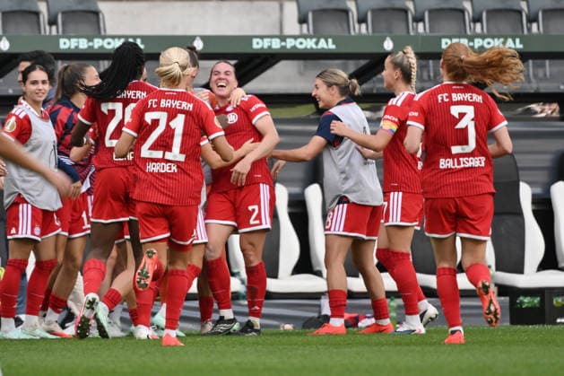 Celebration 1 2, Bayern s players celebrate Vanessa Gilles goal, FC Bayern, Wed, Sept. 27, 2026, Soccer, 2026–2027 DFB Women s Cup, Round 1, Borussia Mönchengladbach vs. FC Bayern Munich. DFB regulations prohibit any use of photographs as image sequences and or quasi-video. Mönchengladbach (Ista), Borussia Park, North Rhine-Westphalia, Germany Team2