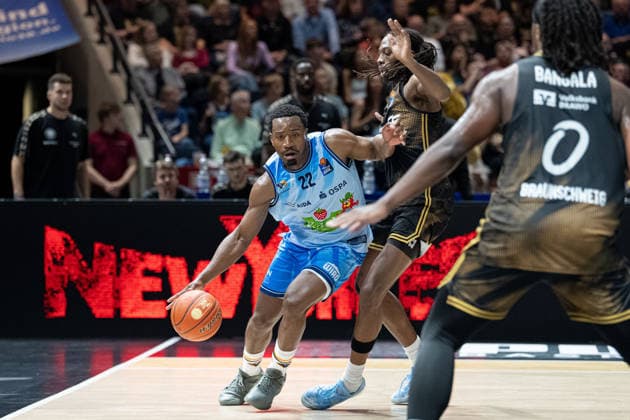 Jonathan Stove 22, Rostock Seawolves vs. Tajh Green 55, Basketball, Löwen Braunschweig (GER), Basketball, Löwen Braunschweig vs. Rostock Seawolves, Basketball, easyCredit BBL, Week 3, 2026–27 Season, September 27, 2026, GER, Basketball Loewen Braunschweig vs. Rostock Seawolves, Basketball, easyCredit BBL, Week 3, 2026–27 season, September 27, 2026, Braunschweig Copyright: xEibner-Pressefoto DanielxREINELTx EP_DRT