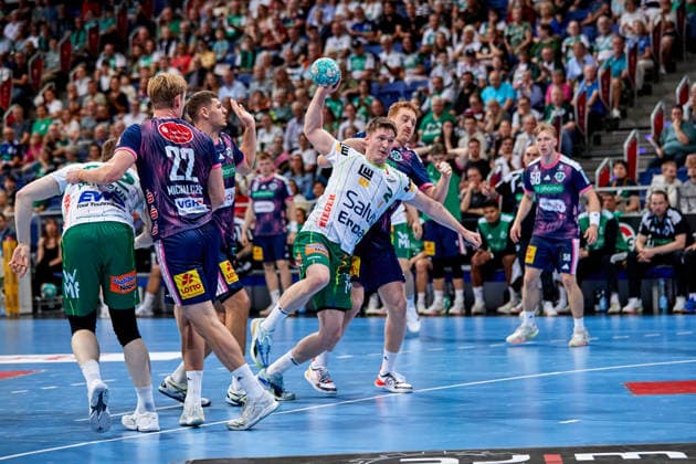 Oskar Neudeck, FRISCH AUF Göppingen 2; Marian Michalczik, TSV Hannover Burgdorf, DIE RECKEN 22; Daniel Weber, TSV Hannover Burgdorf, DIE RECKEN 58; TSV Hannover Burgdorf vs. FRISCH AUF Göppingen, Handball Bundesliga, HBL, 2026–2027 season, September 27, 2026 Press photo by Jan Frederic Helbig TSV Hannover Burgdorf vs. FRISCH AUF Goeppingen, Handball Bundesliga, HBL, ZAG Arena, Opel Handball Bundesliga, 2026–2027 season, September 27, 2026 Hannover Copyright: xEibner-Pressefoto Jan-FredericxHx EP_JHG