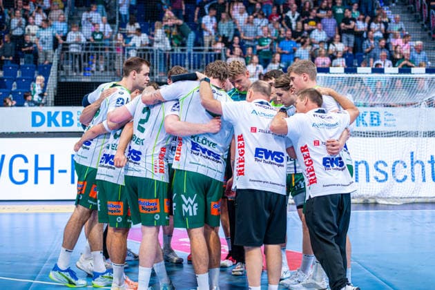 v l , TSV Hannover Burgdorf (blue) vs. FRISCH AUF Göppingen (green) on Matchday 6 of the 2026–2027 season in the Opel Handball Bundesliga, September 27, 2026, ZAG Arena Hannover, GER, Copyright: xJanxGuentherx xTSVxHannover-Burgdorfx