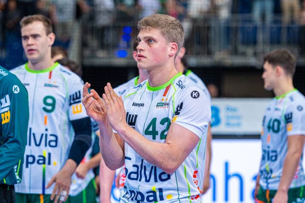 Martin Hanne, FRISCH AUF Göppingen, No. 42 (left), TSV Hannover Burgdorf (blue) vs. FRISCH AUF Göppingen (green) on Matchday 6 of the 2026–2027 season in the Opel Handball Bundesliga on September 27, 2026, ZAG Arena Hannover, GER, Copyright: xJanxGuentherx xTSVxHannover-Burgdorfx