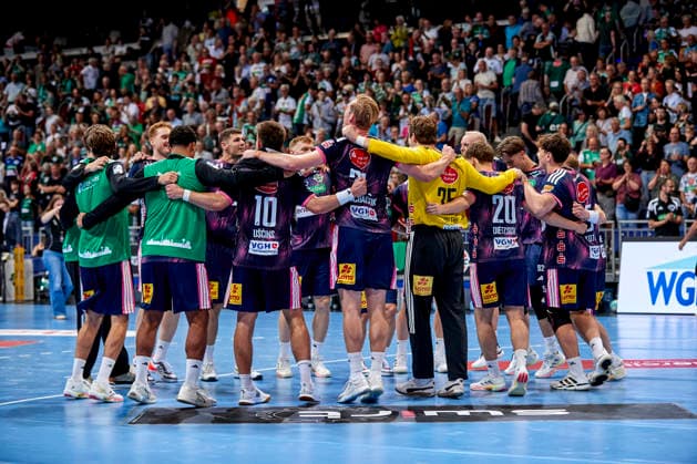 TSV Hannover Burgdorf Victory Celebration Team Circle Dance TSV Hannover Burgdorf vs. FRISCH AUF Goeppingen, Handball Bundesliga, HBL, 2026–2027 season, September 27, 2026, Press photo by Jan Frederic Helbig, TSV Hannover Burgdorf vs. FRISCH AUF Goeppingen, Handball Bundesliga, HBL, ZAG Arena, Opel Handball Bundesliga, 2026–2027 season, September 27, 2026, Hannover Copyright: xEibner-Pressefoto Jan-FredericxHelbigx EP_JHG
