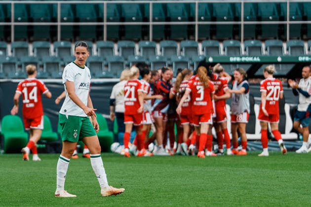 Germany, Soccer: 2026–2027 DFB Women s Cup, First Round: Borussia Mönchengladbach vs. FC Bayern Munich at Borussia Park; Fiona Itgenshorst (Borussia Mönchengladbach), 6: Disappointment after conceding a goal in front of the cheering bench Copyright: xThiemoxRudolphx