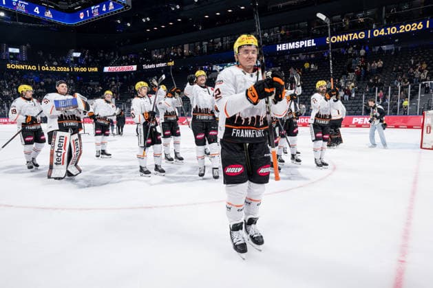 The Frankfurt players celebrate their victory in front of their fans GER, EHC Red Bull Munich vs. Löwen Frankfurt Ice Hockey, DEL, 2026–2027 season, Matchday 4, September 27, 2026 Photo: HMB Media, Franz Feiner Copyright: HMBxMedia FranzxFeiner
