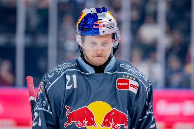 Dominik Kahun looks perplexed, EHC Red Bull Munich, 21 GER, EHC Red Bull Munich vs. Löwen Frankfurt Ice Hockey, DEL, 2026–2027 Season, Matchday 4, September 27, 2026 Photo: HMB Media, Heike Feiner Copyright: HMBxMedia HeikexFeiner