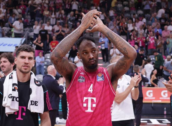 Jeff Garrett celebrates at the final buzzer, Bonn, Germany, September 27, 2026, Basketball Bundesliga, Matchday 3, Telekom Baskets Bonn vs. Syntainics MBC