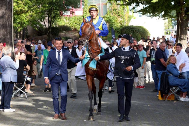 September 27, 2026, Cologne, North Rhine-Westphalia, GER Goliath with Christophe Soumillon after winning the 64th Prix de l’Europe at the Cologne Weidenpesch Racetrack Horse, jockey, Goliath, Soumillon, victory 260927S895KOELN JPG