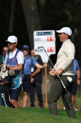RECORD DATE NOT STATED 20th September 2026; Wentworth Golf Club, Virginia Water, Surrey, England; DP World Tour Golf, BMW PGA, Golf Herren Championship, Final Day; Rory McIlroy of Northern Ireland watches his chip onto the 4th green JeremyxGowers-Cromie