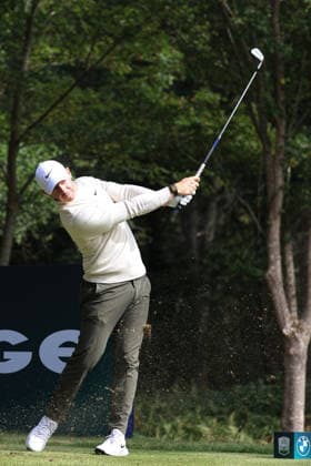 RECORD DATE NOT STATED 20th September 2026; Wentworth Golf Club, Virginia Water, Surrey, England; DP World Tour Golf, BMW PGA, Golf Herren Championship, Final Day; Rory McIlroy of Northern Ireland plays a tee shot on the 5th hole JeremyxGowers-Cromie