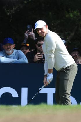 RECORD DATE NOT STATED 20th September 2026; Wentworth Golf Club, Virginia Water, Surrey, England; DP World Tour Golf, BMW PGA, Golf Herren Championship, Final Day; Rory McIlroy of Northern Ireland prepares for his drive on the 6th hole JeremyxGowers-Cromie