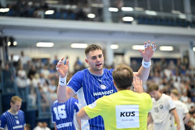 September 27, 2026, GER, Handball, Men s, Opel HBL, 2026–2027 Season, Matchday 6, VfL Gummersbach vs. Bergischer HC, ätepán Zeman (VfL Gummersbach 66) argues with the referee. DFB and DFL regulations prohibit any use of photographs as image sequences and or quasi-video. Gummersbach, SCHWALBE Arena, NRW, Germany Copyright: xNordphoto Meuterx