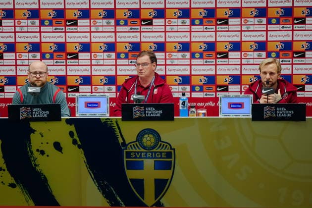 27.09.2026 SZTOKHOLM, STRAWBERRY ARENA PILKA NOZNA (FOOTBALL) LIGA NARODOW UEFA 2026 - DYWIZJA B ( UEFA NATIONAL LEAGUE 2026 - DIVISION B ) KONFERENCJA PRASOWA I TRENING REPREZENTACJI POLSKI NZ EMIL KOPANSKI - RZECZNIK PRASOWY REPREZENTACJI POLSKI, JAN URBAN SELEKCJONER REPREZENTACJI POLSKI, TYMOTEUSZ PUCHACZ FOTO LUKASZ GROCHALA CYFRASPORT NEWSPIX.PL --- newspix.pl 