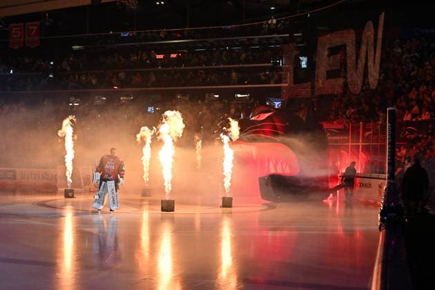 Penny DEL: Augsburger Panther vs. Kölner Haie, September 27, 2026, AUGSBURG, GERMANY September 27: A photo of the Panthers’ entrance before the Penny DEL match between the Augsburger Panther and the Kölner Haie on Matchday 4 at Curt Frenzel Stadium. Peyton JONES, Augsburger Panther 41 Copyright: xBEAUTIFULxSPORTS Goldbergx