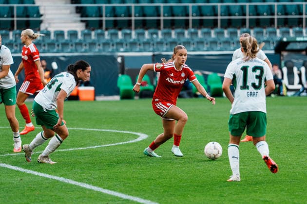 Germany, Soccer: 2026–2027 DFB Women s Cup, First Round: Borussia Mönchengladbach vs. FC Bayern Munich, ista, Borussia Park: Dribbling, Possession, On the Ball, Build-up Play, Overview, Sophie Proost (Bayern Munich, No. 23) vs. Luca Graf (Borussia Mönchengladbach, No. 13) Copyright: xThiemoxRudolphx