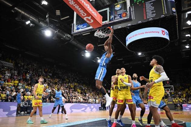 September 27, 2026, Germany, Basketball, Bundesliga Matchday 3, 2026–2027 Season, Oldenburg, EWE Arena, EWE Baskets Oldenburg vs. Veolia Towers Hamburg Kenneth OGBE Veolia Towers Hamburg 25 Nicholas TISCHLER EWE Baskets Oldenburg 11 Demajeo WIGGINS EWE Baskets Oldenburg 2 Tylan POPE EWE Baskets Oldenburg 9 Oldenburg EWE Arena Lower Saxony Germany Copyright: xnordphotoxGmbHx xRojahnx