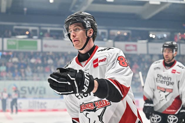 Penny DEL: Augsburger Panther vs. Kölner Haie, September 27, 2026, AUGSBURG, GERMANY September 27 Cheers from the visiting fans after Marcel NOEBELS scored to make it 0–1 for the Kölner Haie 92 Goal Scorer Joy Happy during the Penny DEL match between the Augsburger Panther and the Kölner Haie on Matchday 4 at Curt Frenzel Stadium Gregor MACLEOD, Cologne Sharks 89 Copyright: xBEAUTIFULxSPORTS Goldbergx