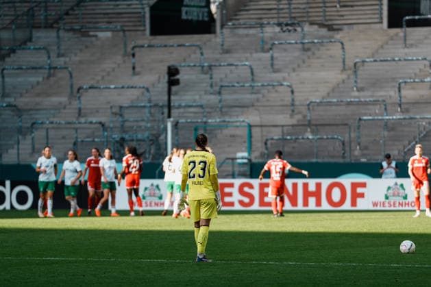 Germany, Soccer: 2026–2027 DFB Women s Cup, First Round: Borussia Mönchengladbach vs. FC Bayern Munich at Borussia Park—final long pass by Luisa Palmen of Borussia Mönchengladbach, 23 Copyright: xThiemoxRudolphx