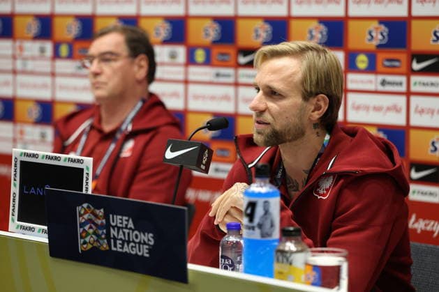 SZTOKHOLM 27.09.2026 KONFERENCJA PRASOWA REPREZENTACJI POLSKI --- POLISH FOOTBALL national team, Nationalteam press conference, PK, Pressekonferenz IN STOCKHOLM JAN URBAN TYMOTEUSZ PUCHACZ FOT. PIOTR KUCZA FOTOPYK NEWSPIX.PL --- newspix.pl