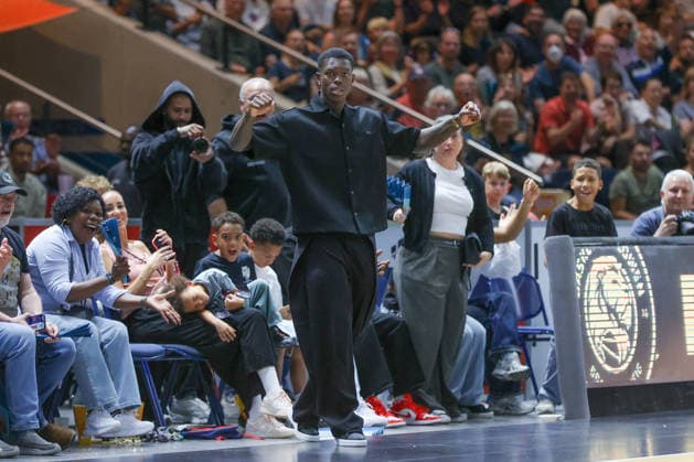September 27, 2026, xgox, Basketball easyCredit BBL, Basketball Löwen Braunschweig vs. Rostock Seawolves emspor, from left: Dennis Schröder celebrating, goal celebration, celebrating the goal, Braunschweig