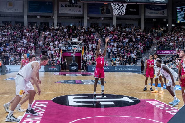 Jeff Garrett Jr., Telekom Baskets Bonn, No. 4 at the free-throw line; Telekom Baskets Bonn vs. SYNTAINICS MBC, Basketball, easy Credit BBL, Matchday 3, 2026–2027, September 27, 2026, Telekom Baskets Bonn vs. SYNTAINICS MBC, Basketball, easyCredit BBL, Matchday 3, 2026–2027, September 27, 2026, Bonn Copyright: xEibner-Pressefoto GerhardxWingenderx EP_GWR