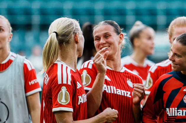 Germany, Soccer: 2026–2027 DFB Women s Cup, Round 1: Borussia Mönchengladbach vs. FC Bayern Munich at Borussia Park; Bayern celebrates with fans, victory, cheering, celebration, fans, win, emotions, Klara Bühl (Bayern Munich), 17, laughing, facial expressions, Pernille Harder (Bayern Munich), 21 Copyright: xThiemoxRudolphx