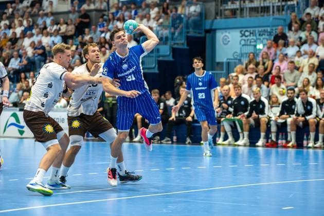 Kay Smits, backcourt, VfL Gummersbach 31, VfL Gummersbach vs. Bergischer Handball Club 06, Opel Handball Bundesliga, Men s Division, Matchday 6, September 27, 2026, Gummersbach, North Rhine-Westphalia, Germany Copyright: xkolbert-press MartinxWdziecznyx