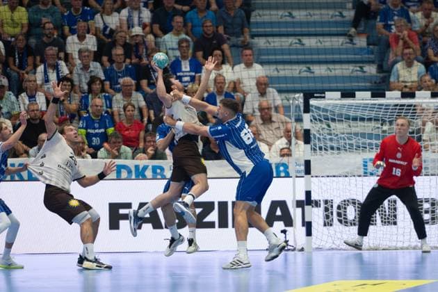 ätepán Zeman, center back, VfL Gummersbach 66, Bertram Obling, goalkeeper, VfL Gummersbach 16, VfL Gummersbach vs. Bergischer Handball Club 06, Opel Handball Bundesliga, Men’s Division, Matchday 6, September 27, 2026, Gummersbach, North Rhine-Westphalia, Germany Copyright: xkolbert-press MartinxWdziecznyx