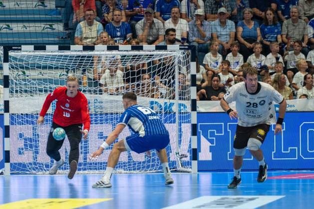 Bertram Obling, goalkeeper, VfL Gummersbach 16, ätepán Zeman, pivot, VfL Gummersbach 66, Tom Bergner, pivot, Bergischer Handball Club 06 28, VfL Gummersbach vs. Bergischer Handball Club 06, Opel Handball Bundesliga, Men’s Division, Matchday 6, September 27, 2026, Gummersbach, North Rhine-Westphalia, Germany Copyright: xkolbert-press MartinxWdziecznyx