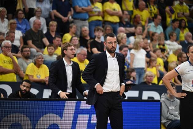 September 27, 2026, GER, Basketball, Bundesliga Matchday 3, 2026–2027 Season, Oldenburg, EWE Arena, EWE Baskets Oldenburg vs. Veolia Towers Hamburg Benka BARLOSCHKY, Head Coach of Veolia Towers Hamburg, Oldenburg, EWE Arena, Lower Saxony, Germany Copyright: xnordphotoxGmbHx xRojahnx
