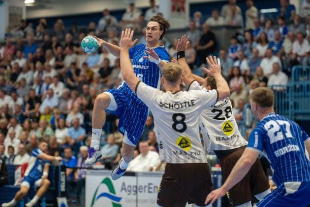 Miro Schluroff, backcourt player, VfL Gummersbach 15, Kristjan Horžen, pivot, VfL Gummersbach 27, Nico Schoettle, backcourt player, Bergischer Handball Club 06 8, VfL Gummersbach vs. Bergischer Handball Club 06, Opel Handball Bundesliga, Men’s Division, Matchday 6, September 27, 2026, Gummersbach, North Rhine-Westphalia, Germany Copyright: xkolbert-press MartinxWdziecznyx